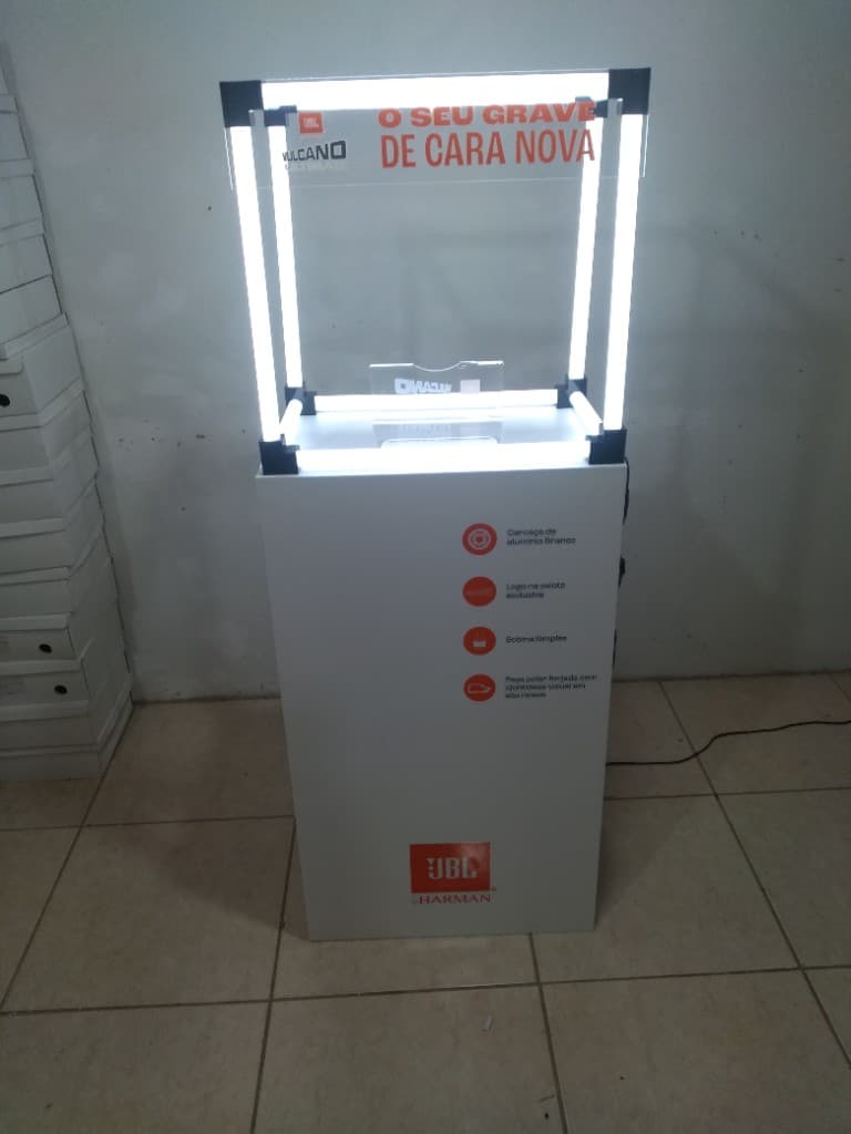 bebecê — Totem de campanha para varejo